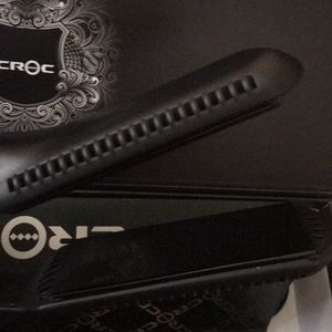 Croc straightener